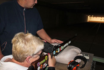 Zum ersten Mal beim Pokalschießen Herta Backhaus, gut Schuss!